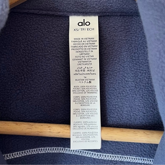 NWT ALO Yoga Polar Fleece Game Time Full-Zip Jacket Size XS Cropped Blue/White - Picture 7 of 12